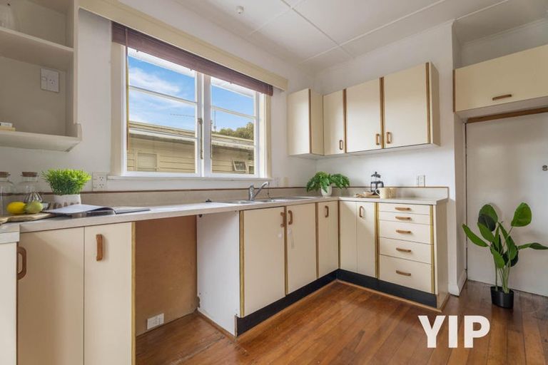 Photo of property in 6 Lyndhurst Road, Tawa, Wellington, 5028