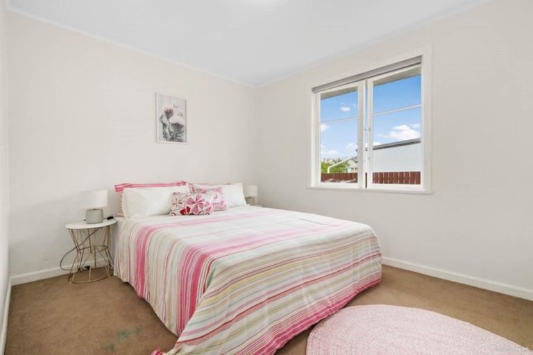Photo of property in 8 Ranui Station Road, Ranui, Auckland, 0612