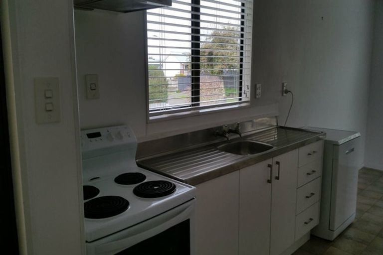 Photo of property in 63 Hillcrest Drive, Kelvin Grove, Palmerston North, 4414