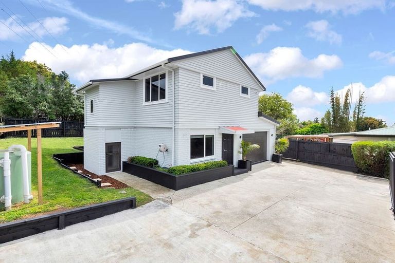 Photo of property in 52 Roberts Road, Te Atatu South, Auckland, 0610