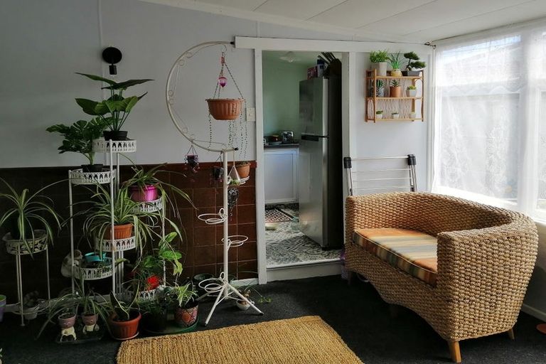 Photo of property in 10 Tukapa Street, Westown, New Plymouth, 4310