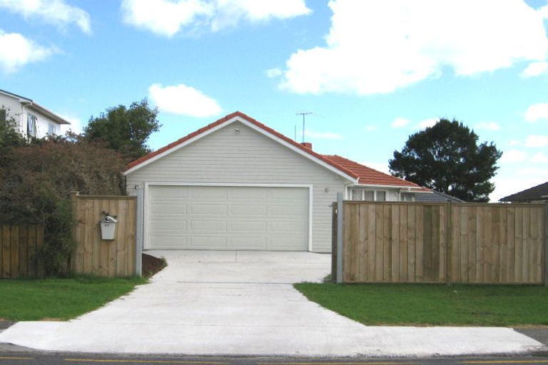 Photo of property in 47 Neil Avenue, Te Atatu Peninsula, Auckland, 0610