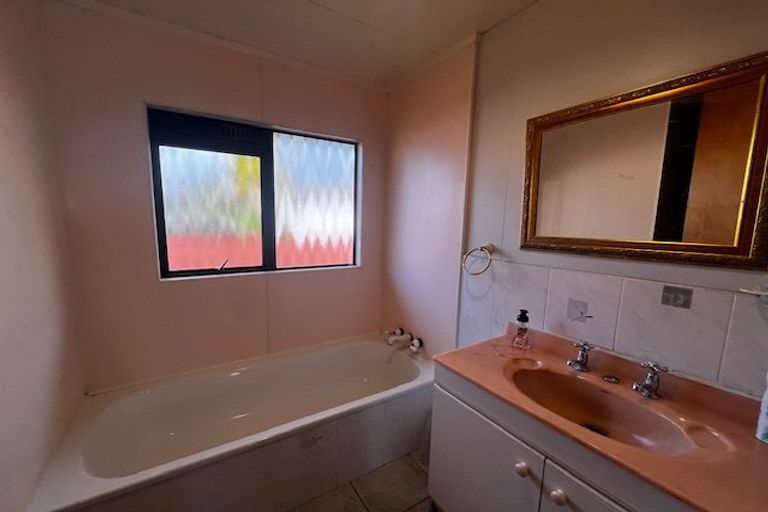 Photo of property in 20 Ocean View Road, Northcote, Auckland, 0627