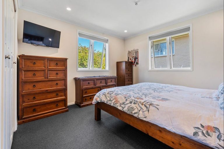 Photo of property in 9 Oawai Place, Marfell, New Plymouth, 4310
