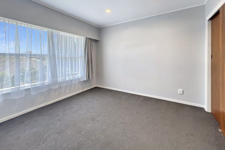 Photo of property in 1/111 Shakespeare Road, Milford, Auckland, 0620