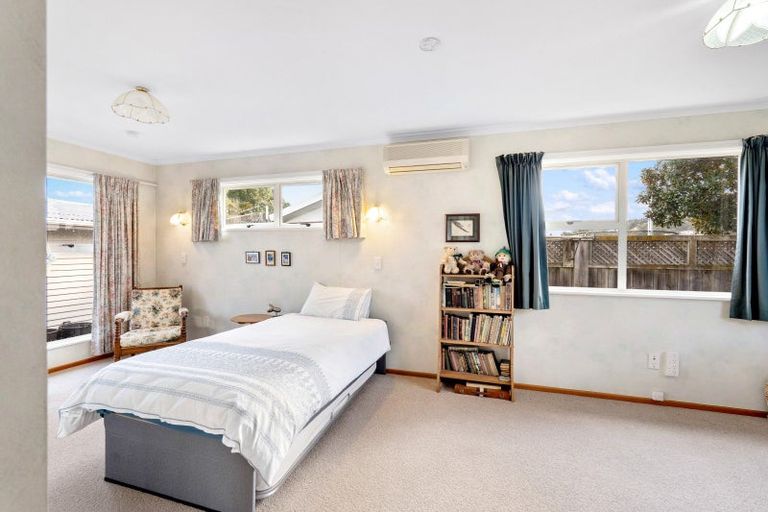 Photo of property in 11 Willow Drive, Taradale, Napier, 4112