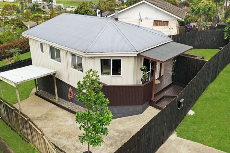 Photo of property in 2 Hanui Place, Massey, Auckland, 0614