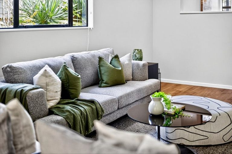 Photo of property in 11 Longview Rise, Massey, Auckland, 0614