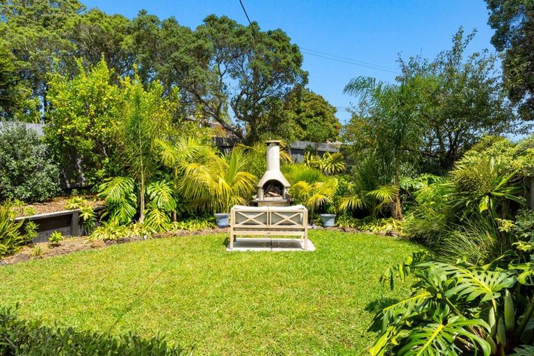 Photo of property in 1/73 Birkdale Road, Birkdale, Auckland, 0626