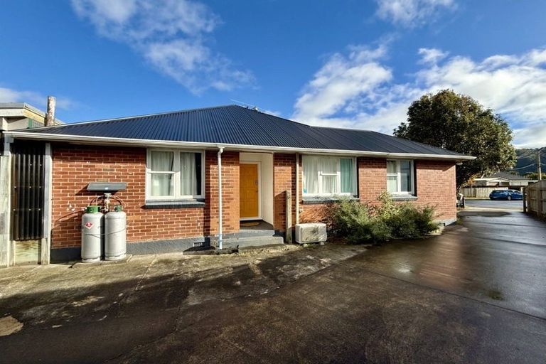 Photo of property in 5 Johnston Grove, Taita, Lower Hutt, 5011