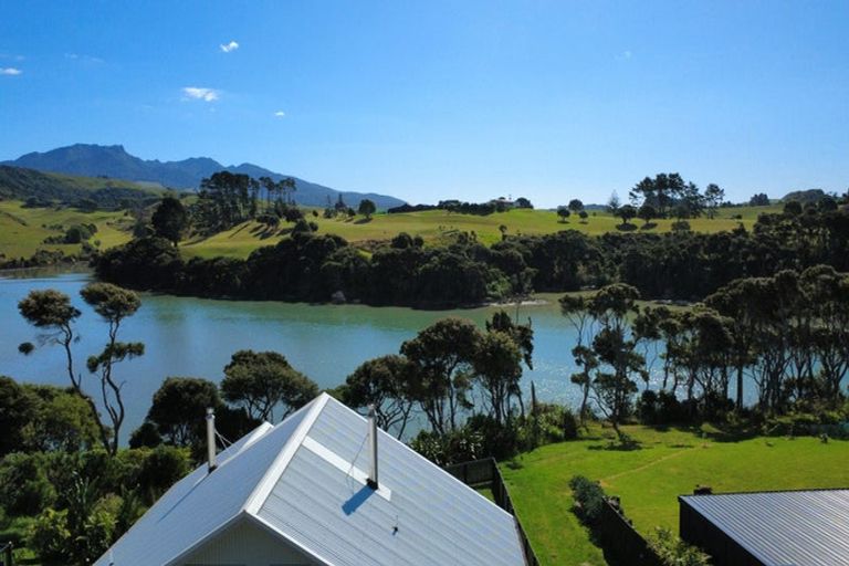 Photo of property in 10 Pekapeka Street, Raglan, 3225