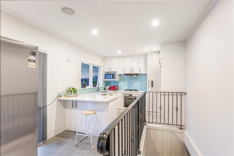 Photo of property in 111 Colwill Road, Massey, Auckland, 0614