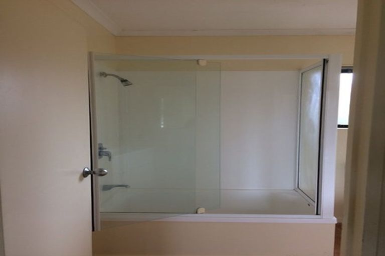 Photo of property in 5/4 Crewe Close, Albany, Auckland, 0632