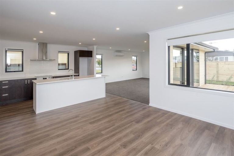 Photo of property in 42 Featherston Street, Levin, 5510