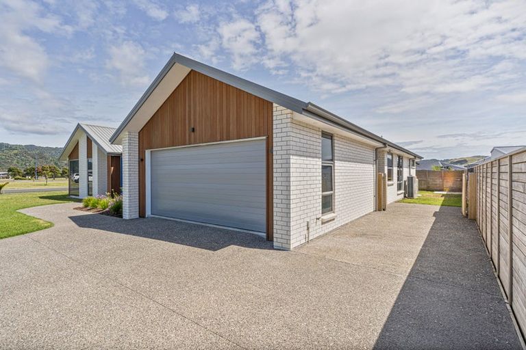 Photo of property in 1 Ngaroma Crescent, Whitianga, 3510