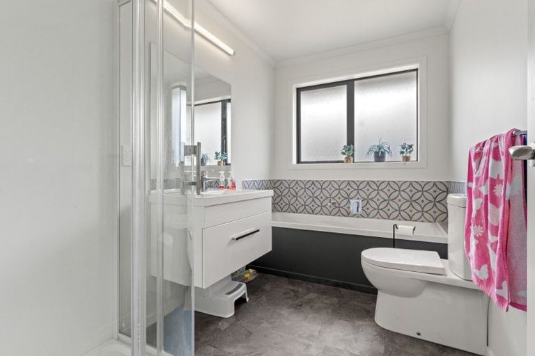 Photo of property in 24b Kempton Street, Greytown, 5712