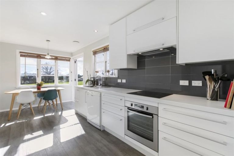 Photo of property in 10 Gladfield Lane, Te Atatu Peninsula, Auckland, 0610