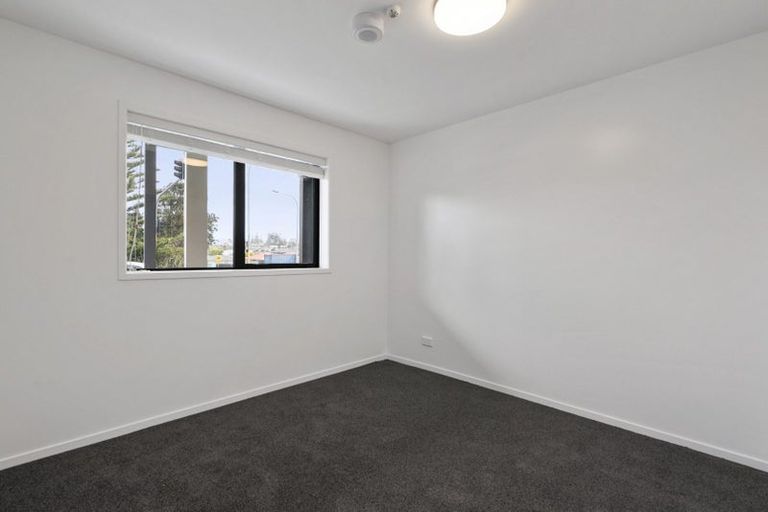 Photo of property in 1b/4045 Great North Road, Glen Eden, Auckland, 0602