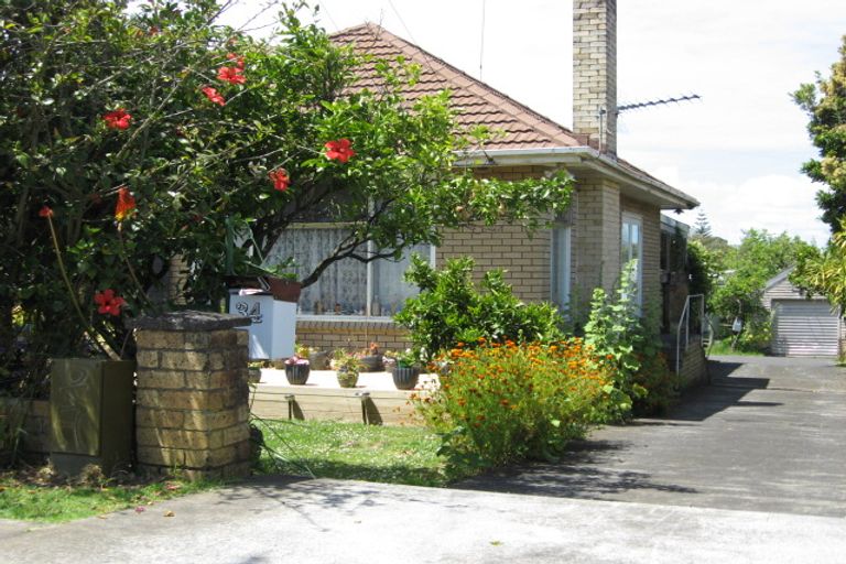 Photo of property in 2/34 Miller Road, Mangere Bridge, Auckland, 2022