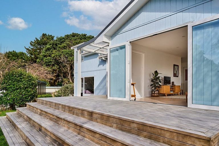 Photo of property in 122 Muri Road, Pukerua Bay, 5026