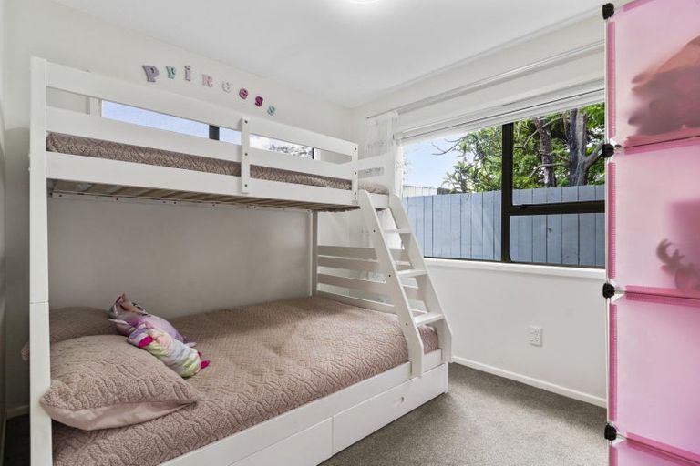 Photo of property in 2/9 Lancaster Road, Beach Haven, Auckland, 0626