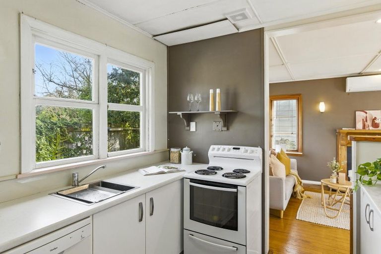 Photo of property in 25 Weka Road, Raumati Beach, Paraparaumu, 5032