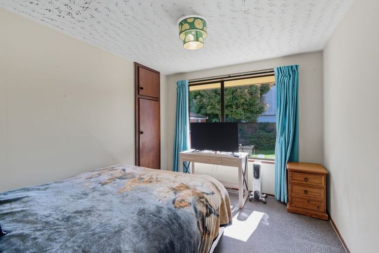 Photo of property in 12 Harkness Place, Avonhead, Christchurch, 8042