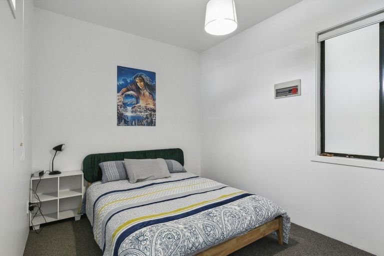 Photo of property in Endeavour Apartments, 18/125u Thorndon Quay, Pipitea, Wellington, 6011