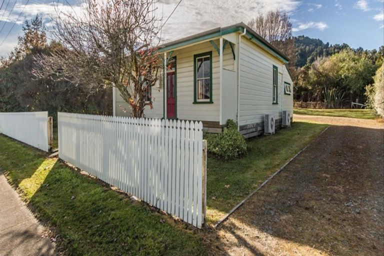 Photo of property in 23 Railway Row, Ohakune, 4625