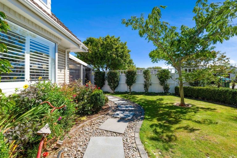 Photo of property in 5 Tamati Place, Merrilands, New Plymouth, 4312