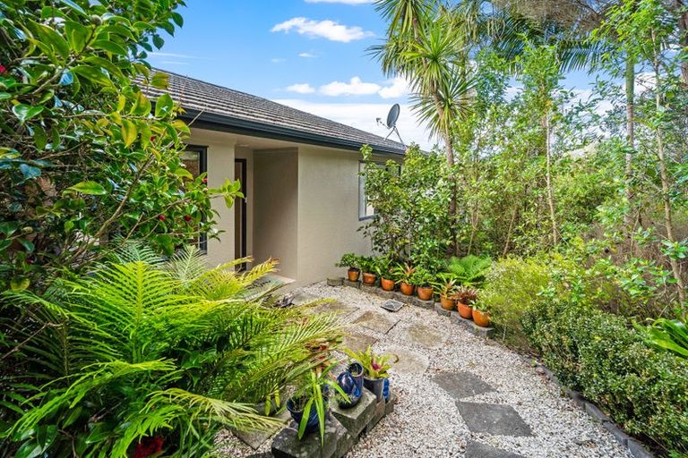 Photo of property in 15 Glenreagh Place, Torbay, Auckland, 0630