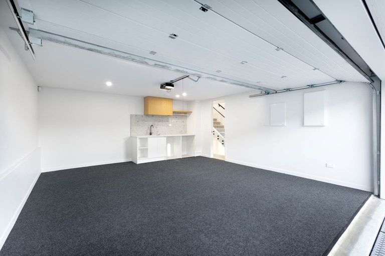 Photo of property in 69d Chivalry Road, Glenfield, Auckland, 0629