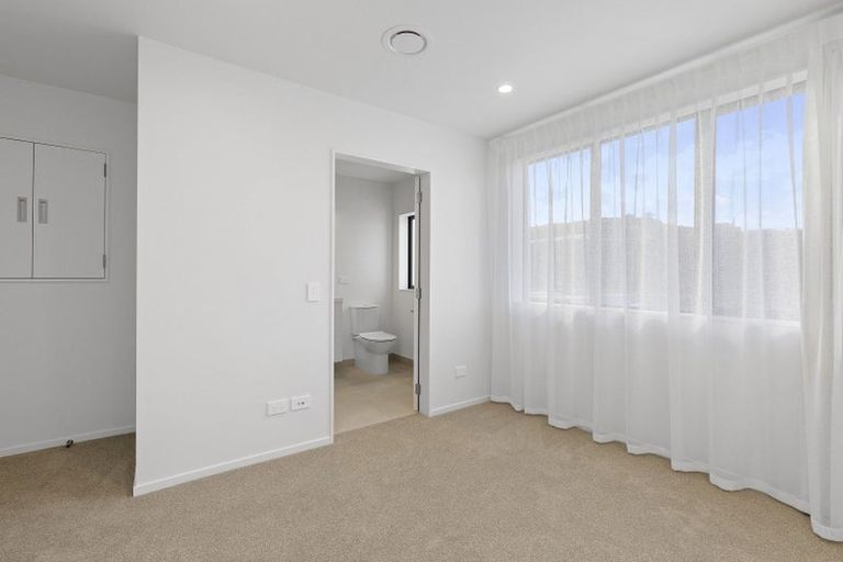 Photo of property in 32 Turtleback Avenue, Whitby, 5024