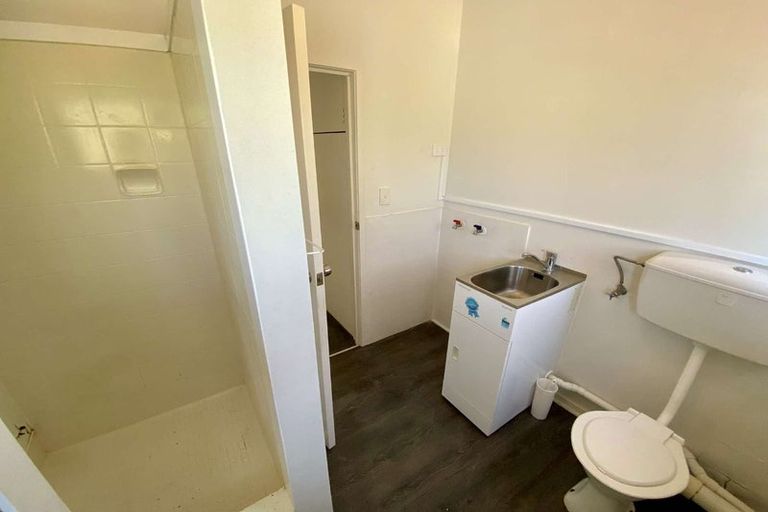 Photo of property in 40 West Coast Road, Glen Eden, Auckland, 0602