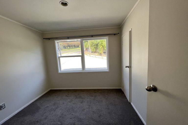 Photo of property in 28 Tamahere Drive, Glenfield, Auckland, 0629