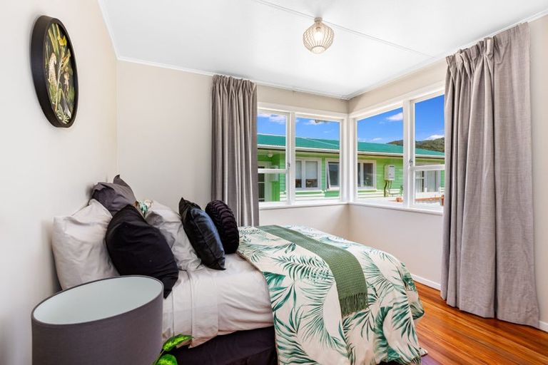 Photo of property in 10 Mimihau Grove, Wainuiomata, Lower Hutt, 5014