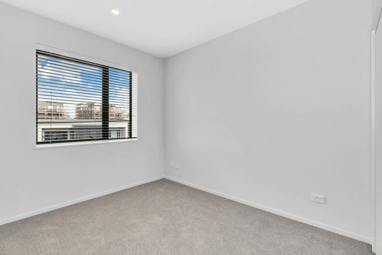 Photo of property in 102/36b Greenslade Crescent, Northcote, Auckland, 0627