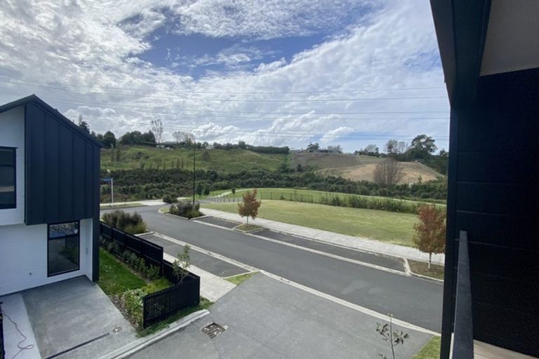 Photo of property in 93 Papatupu Way, Kumeu, 0810