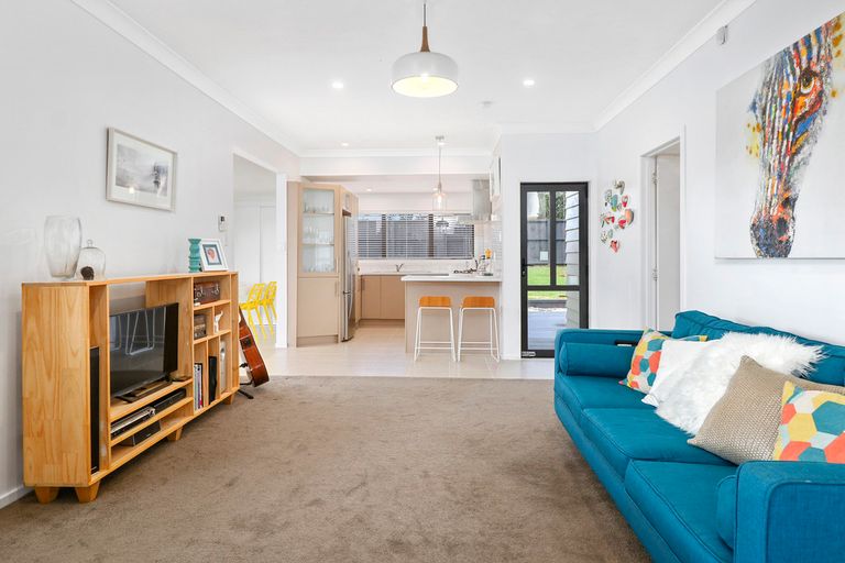 Photo of property in 71 Rosier Road, Glen Eden, Auckland, 0602