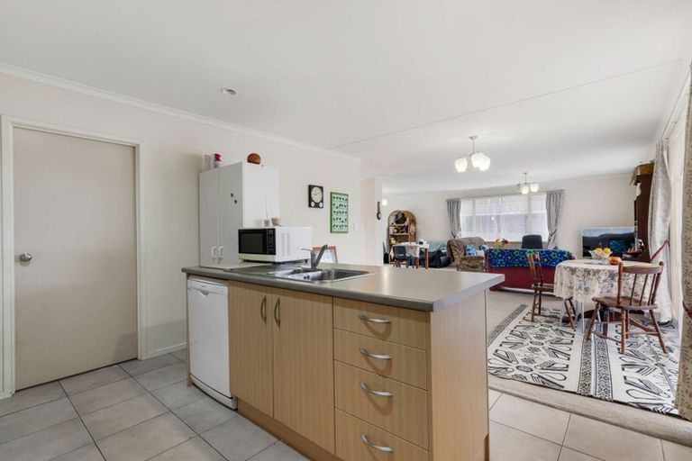 Photo of property in 37 Cabeleigh Drive, Helensville, 0800