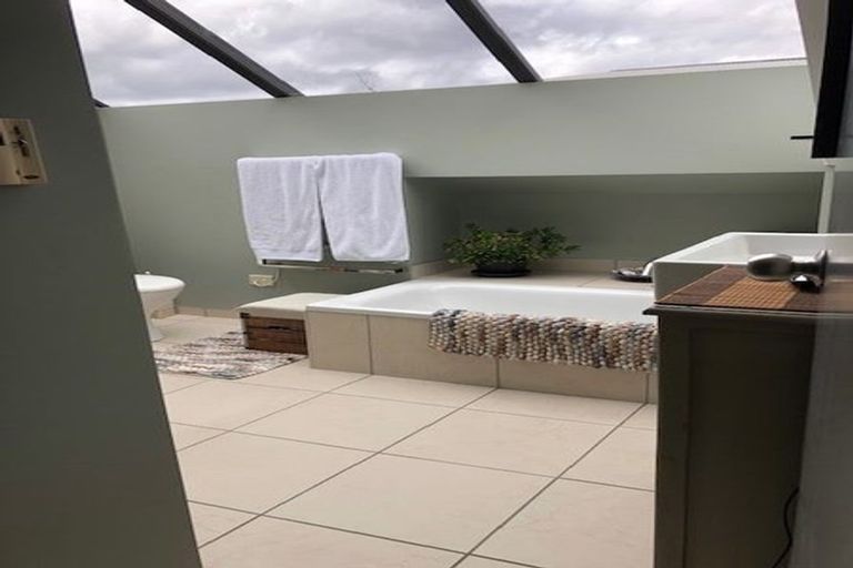 Photo of property in 116b Mcleod Road, Te Atatu South, Auckland, 0610