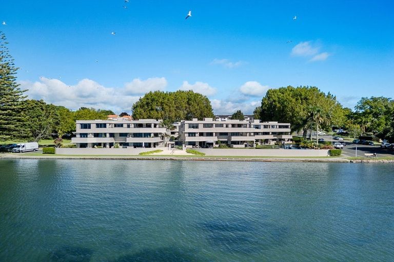 Photo of property in 15/2 Sixth Avenue, Tauranga, 3110
