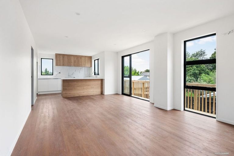 Photo of property in 6b Landsdale Place, Massey, Auckland, 0614