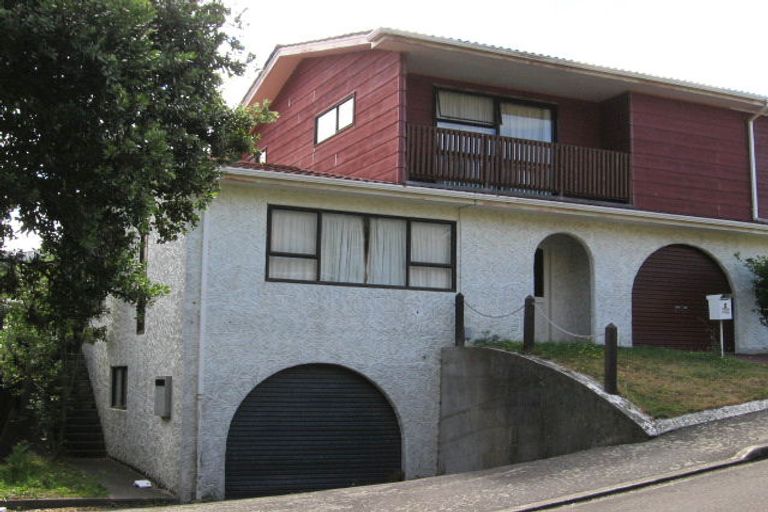 Photo of property in 5 Southern Cross Crescent, Island Bay, Wellington, 6023