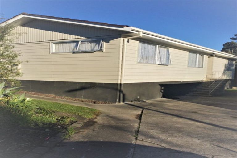 Photo of property in 52 Hartley Terrace, Massey, Auckland, 0614