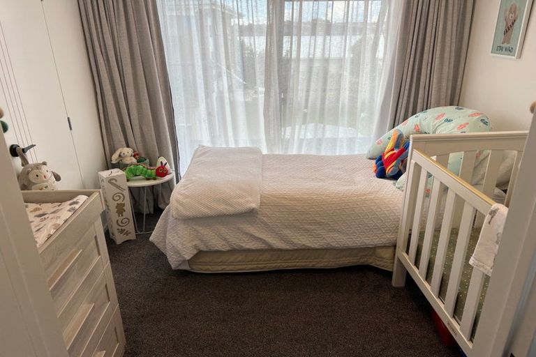 Photo of property in 5/72 Tiraumea Drive, Pakuranga, Auckland, 2010