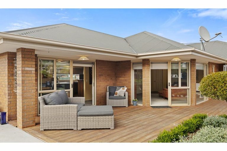 Photo of property in 3 Magnolia Lane, St Albans, Christchurch, 8052