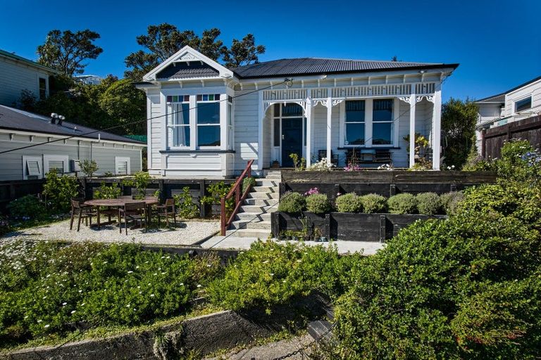 Photo of property in 55 Fairview Crescent, Kelburn, Wellington, 6012