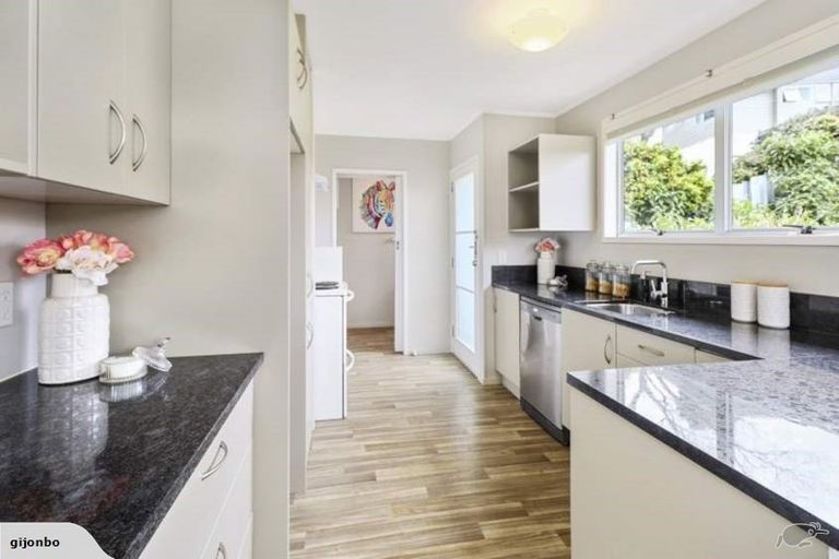 Photo of property in 3 Kilcar Place, Massey, Auckland, 0614