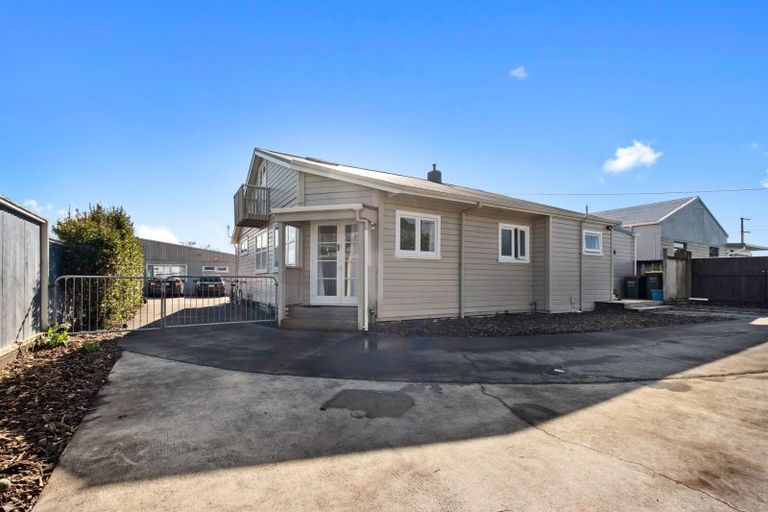 Photo of property in 204a Tukapa Street, Westown, New Plymouth, 4310